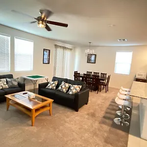 Spacious House, 5 Bedrooms, Sleeps 12, Near Vegas Strip And Airport Holiday home Las Vegas