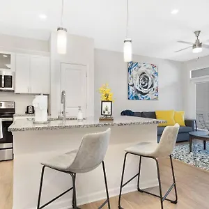 Stylish New In Apartment Concord