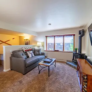 #421 - Pet-friendly Steps From Gondola & Village Shops Apartment